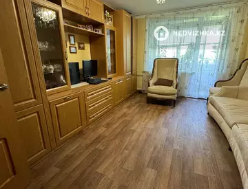4-комнатная квартира, этаж 4 из 5, 77 м²