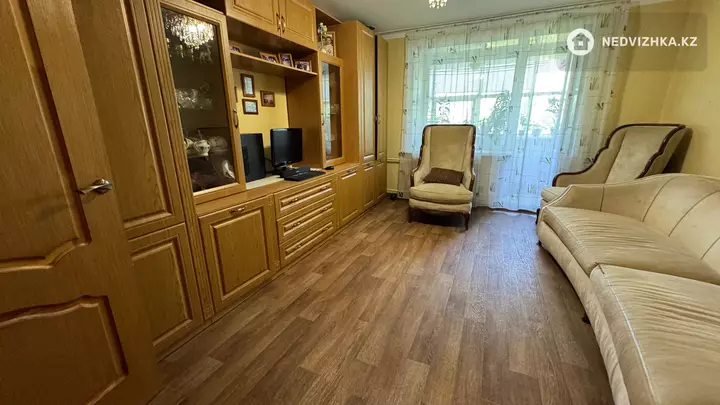 3-комнатная квартира, этаж 4 из 5, 77 м², фотография 3