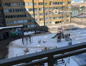3-комнатная квартира, этаж 4 из 12, 82 м², миниатюра 2