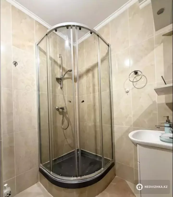 2-комнатная квартира, этаж 5 из 24, 65 м², фотография 3