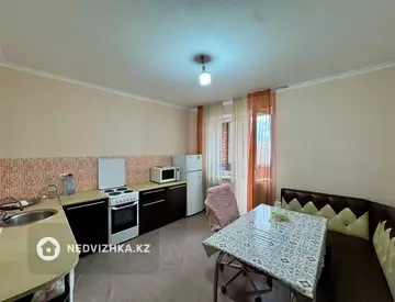2-комнатная квартира, этаж 14 из 17, 70 м², миниатюра 1