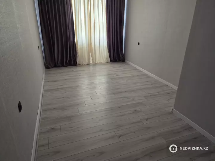 3-комнатная квартира, этаж 2 из 5, 4 м², На длительный срок, фотография 3