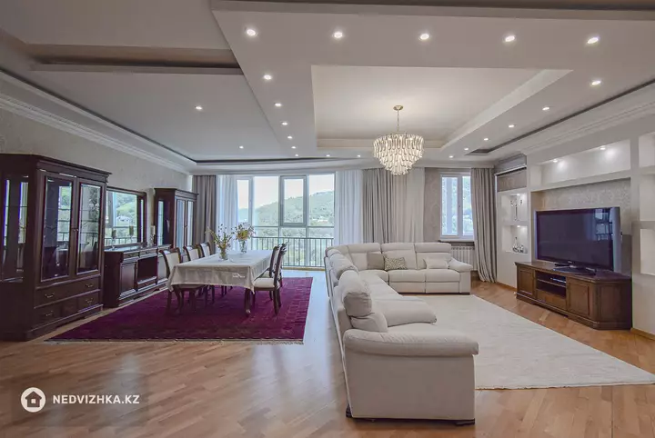 4-комнатная квартира, этаж 12 из 20, 241 м²