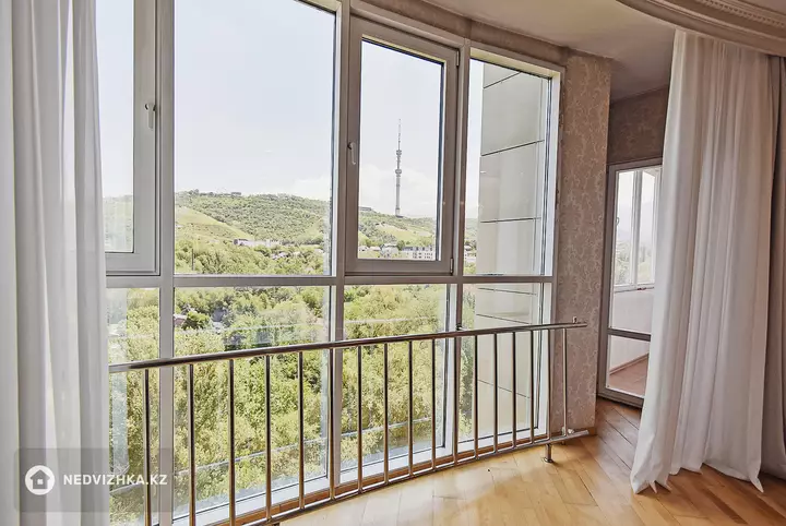 4-комнатная квартира, этаж 12 из 20, 241 м², 4-фотосурет