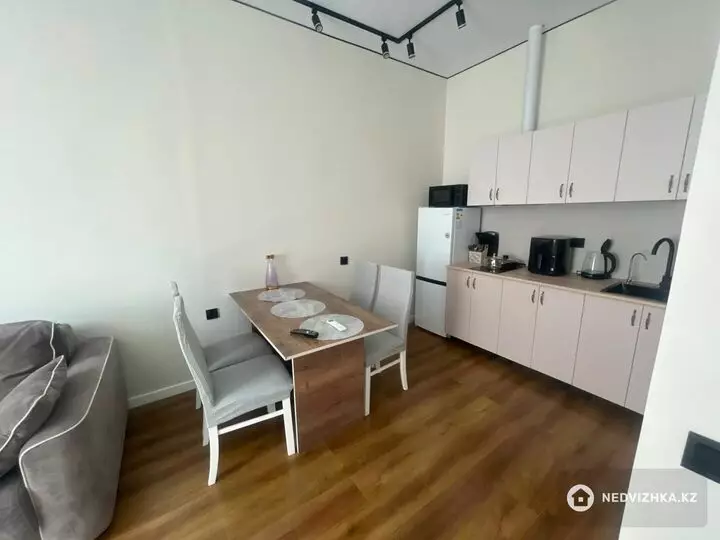 2-комнатная квартира, этаж 2 из 17, 45 м², Посуточно, 3-фотосурет