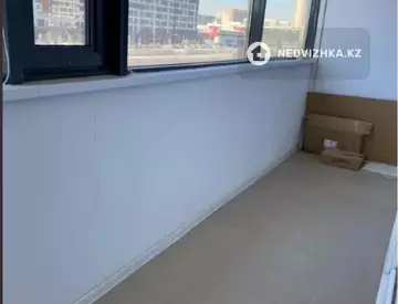 2-комнатная квартира, этаж 3 из 9, 56 м², миниатюра 2