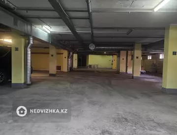 2-комнатная квартира, этаж 3 из 5, 82 м², миниатюра 2