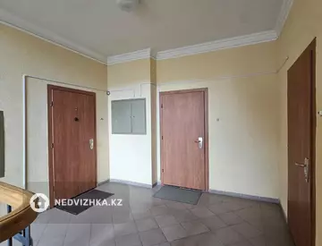 2-комнатная квартира, этаж 3 из 5, 82 м², миниатюра 3