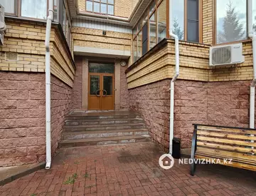 2-комнатная квартира, этаж 3 из 5, 82 м², миниатюра 9