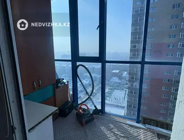 3-комнатная квартира, этаж 13 из 17, 82 м², миниатюра 2