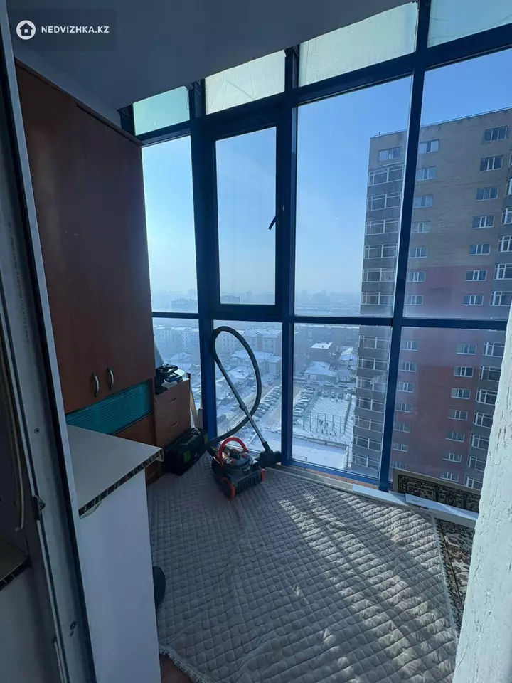 3-комнатная квартира, этаж 13 из 17, 82 м², фотография 2