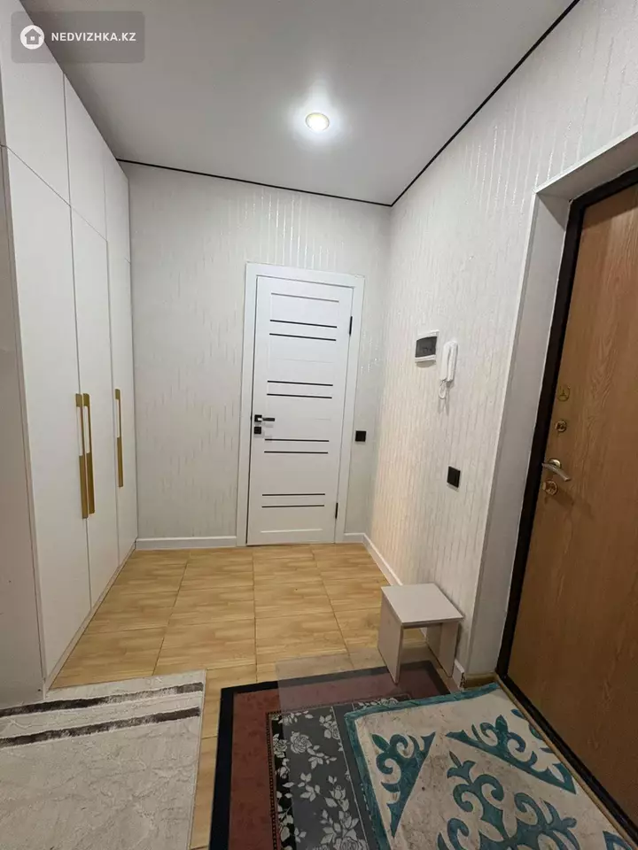 3-комнатная квартира, этаж 13 из 17, 82 м², фотография 5