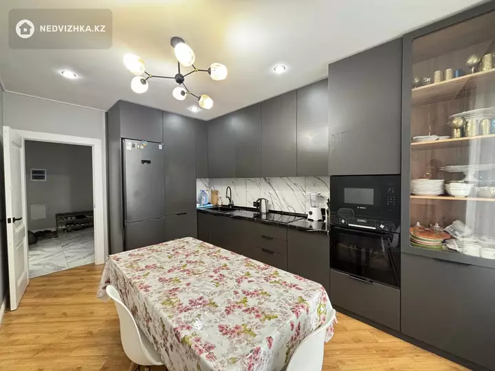 3-комнатная квартира, этаж 4 из 12, 86 м², фотография 3
