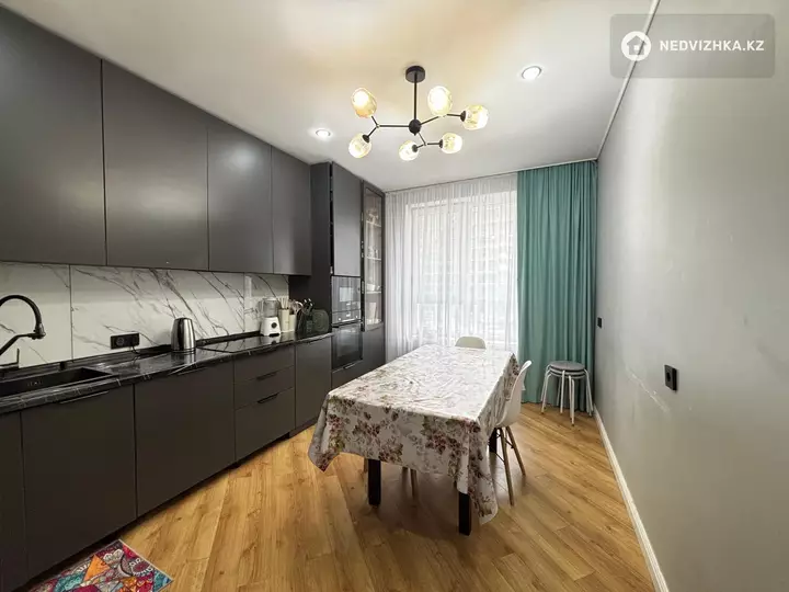 3-комнатная квартира, этаж 4 из 12, 86 м², фотография 2