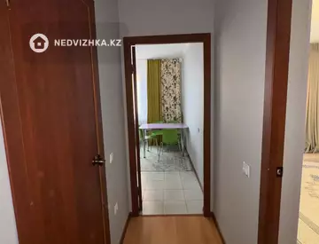 1-комнатная квартира, этаж 4 из 12, 38 м², миниатюра 1