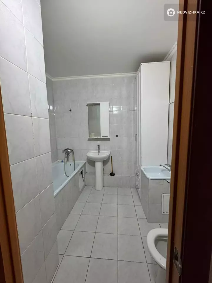1-комнатная квартира, этаж 4 из 12, 38 м², фотография 2
