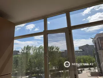 3-комнатная квартира, этаж 2 из 6, 81 м², миниатюра 1