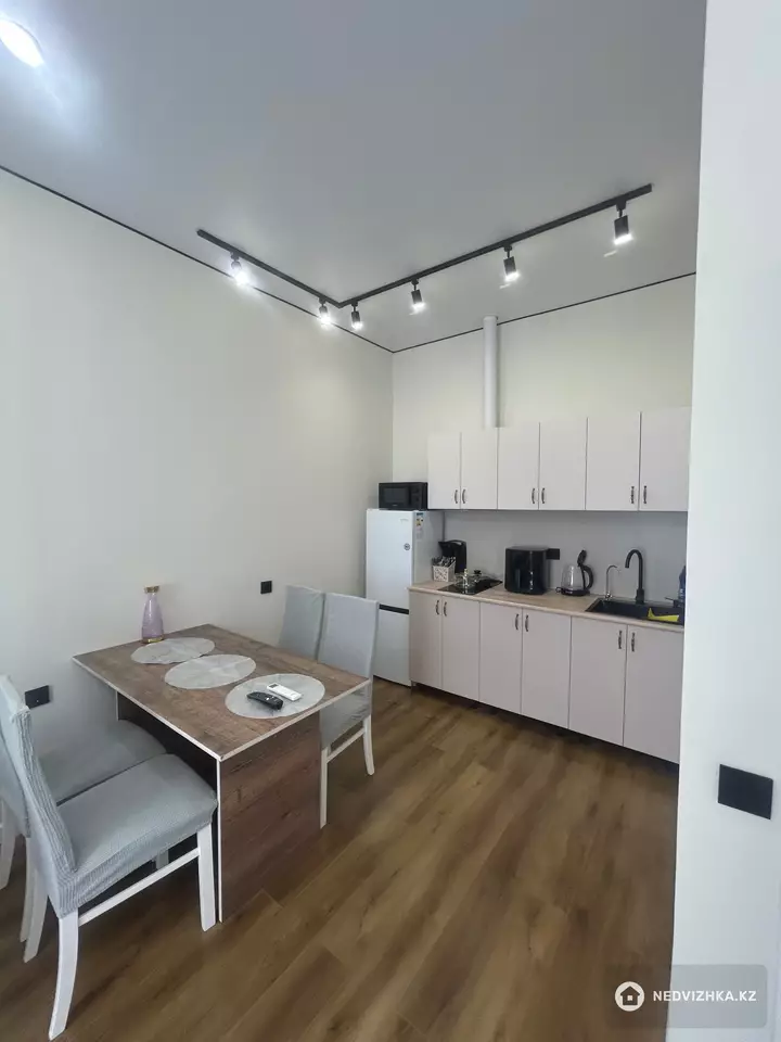 2-комнатная квартира, этаж 2 из 17, 45 м², Посуточно, фотография 4