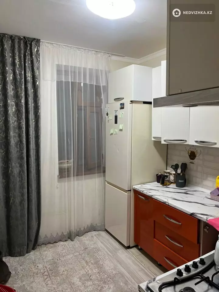 5-комнатная квартира, этаж 2 из 4, 140 м², фотография 2