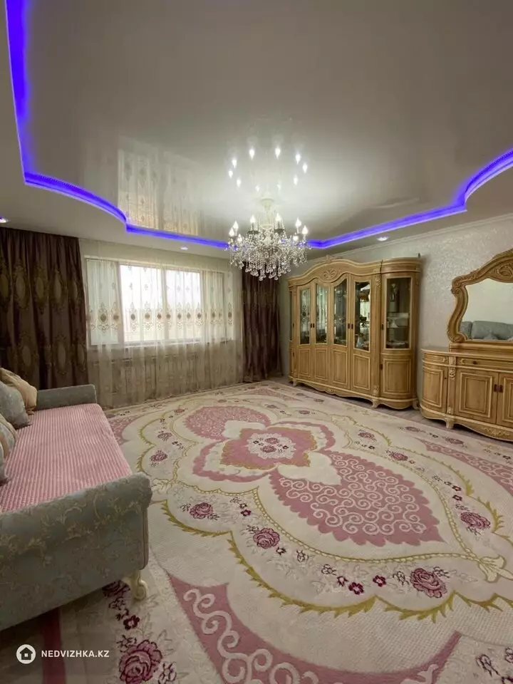 5-комнатная квартира, этаж 2 из 4, 140 м², фотография 3