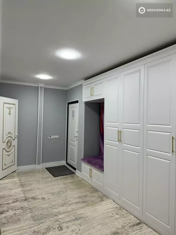 5-комнатная квартира, этаж 2 из 4, 140 м², фотография 5