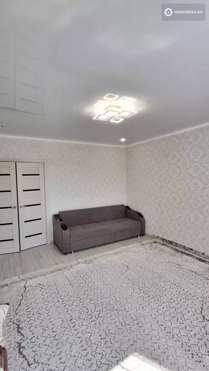 1-комнатная квартира, этаж 4 из 5, 54 м², фотография 2