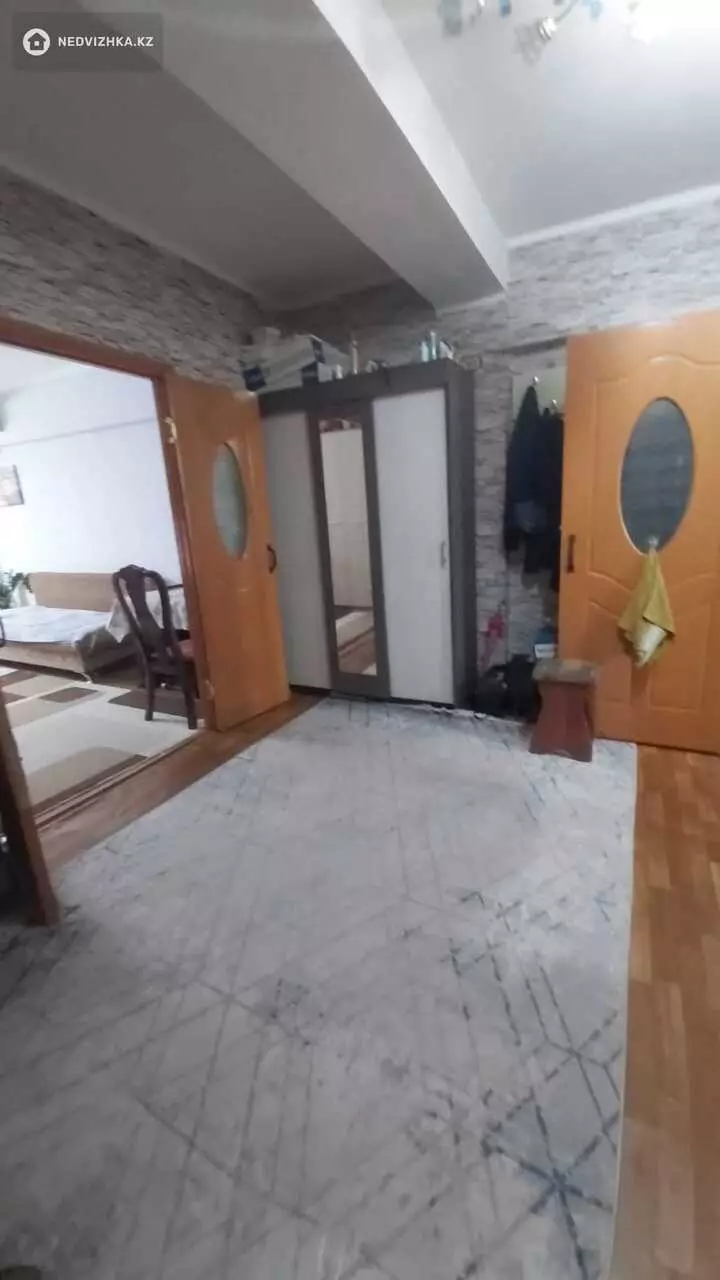 2-комнатная квартира, этаж 1 из 5, 72 м², фотография 5