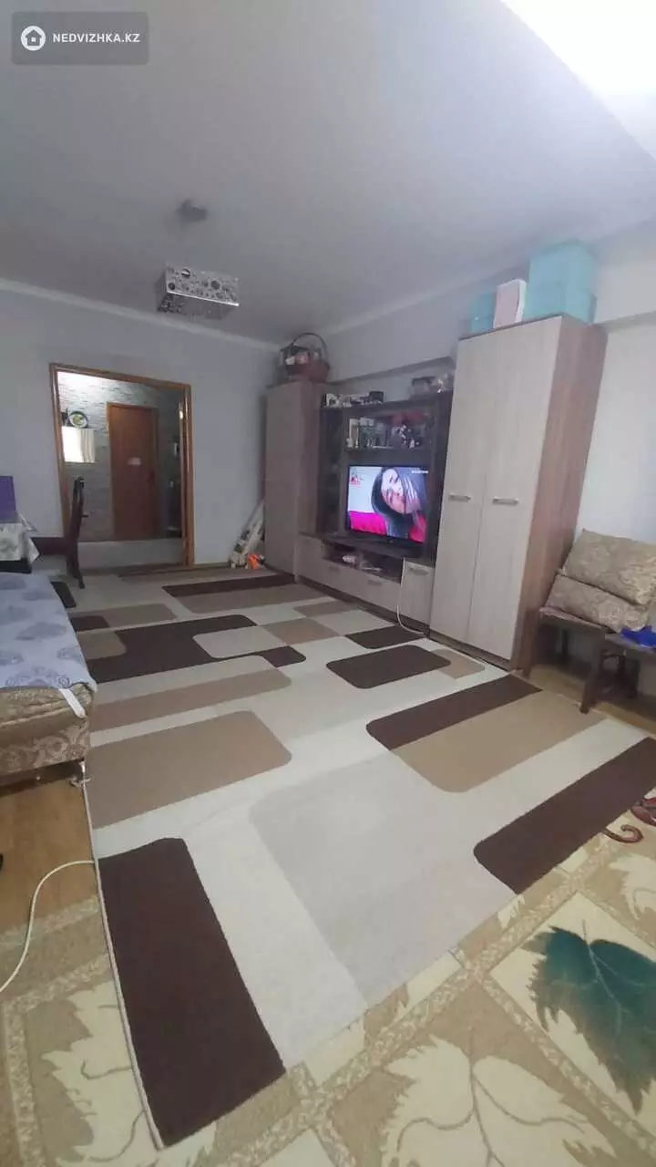 2-комнатная квартира, этаж 1 из 5, 72 м², фотография 2