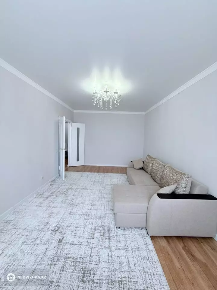2-комнатная квартира, этаж 8 из 12, 61 м², фотография 2