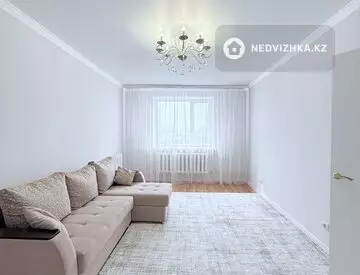 2-комнатная квартира, этаж 8 из 12, 61 м², миниатюра 1