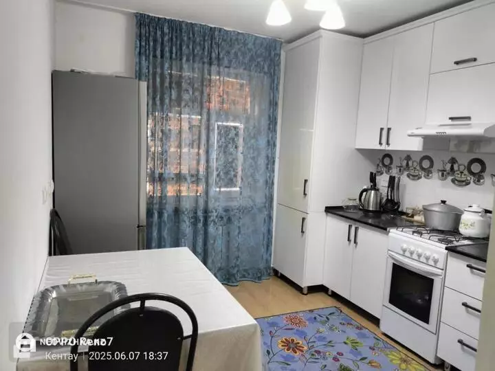 3-комнатная квартира, этаж 3 из 5, 68 м², фотография 2