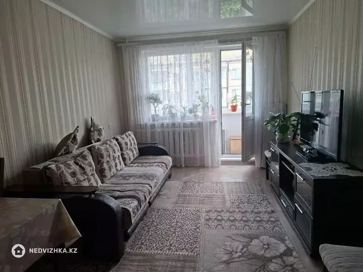 2-комнатная квартира, этаж 4 из 5, 45 м², фотография 2