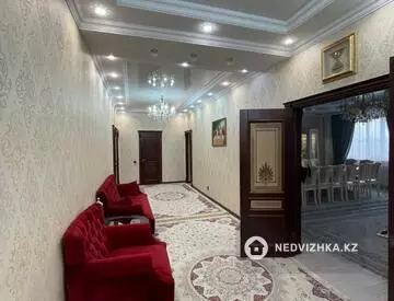 5-комнатная квартира, этаж 3 из 4, 206 м²