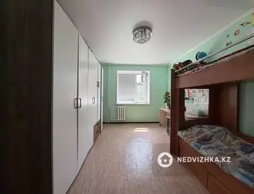 3-комнатная квартира, этаж 3 из 5, 81 м², миниатюра 1