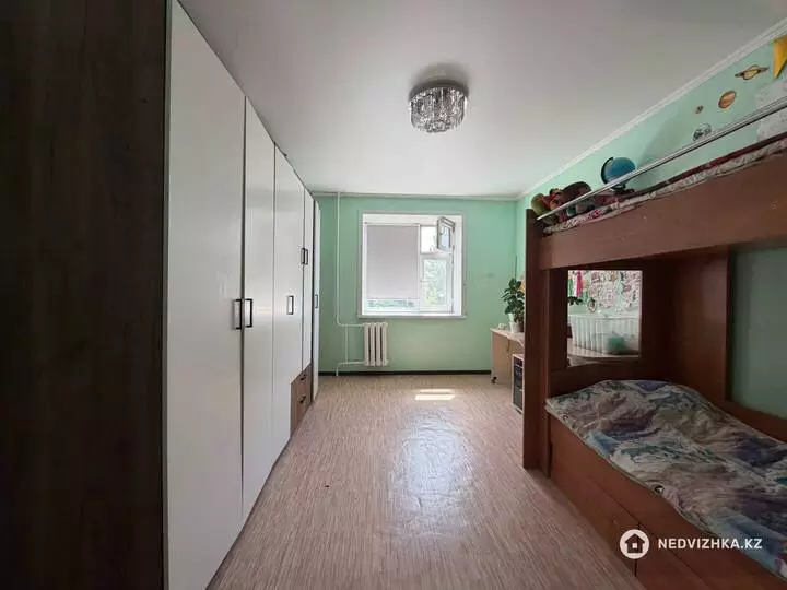 3-комнатная квартира, этаж 3 из 5, 81 м²