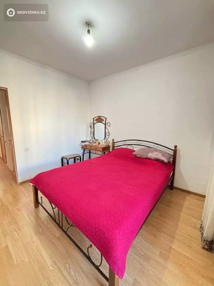 2-комнатная квартира, этаж 3 из 12, 58 м², фотография 2
