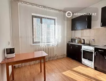 2-комнатная квартира, этаж 3 из 12, 58 м², миниатюра 6