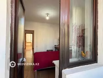 2-комнатная квартира, этаж 3 из 12, 58 м², миниатюра 4