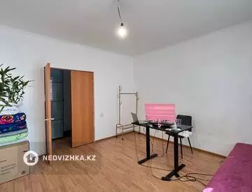 2-комнатная квартира, этаж 3 из 12, 58 м², миниатюра 10
