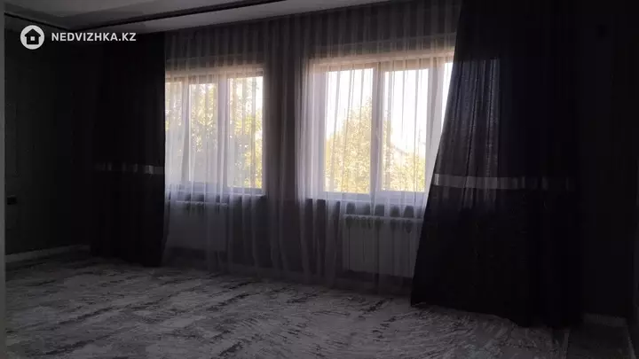 4-комнатная часть дома, 12 соток, 250 м², фотография 2