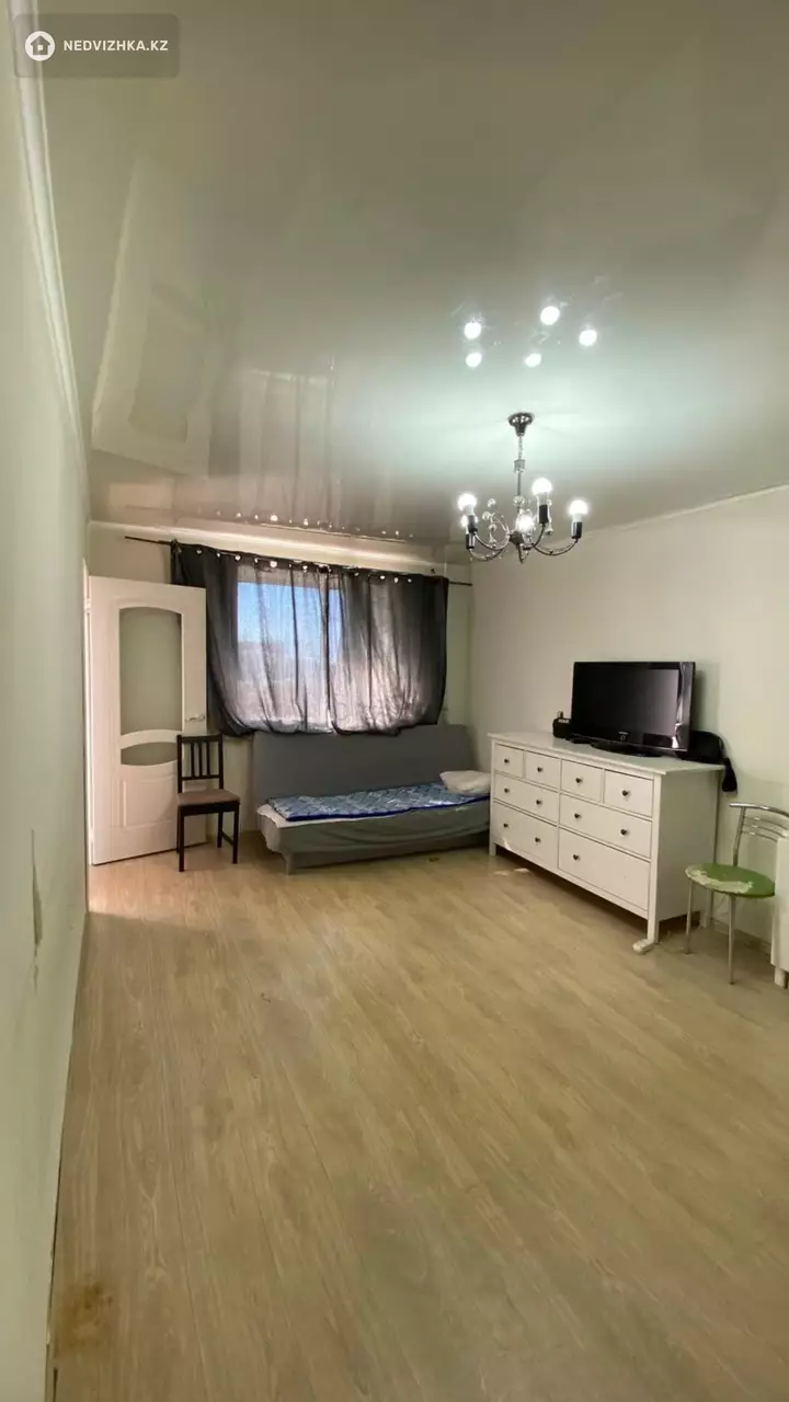 1-комнатная квартира, этаж 11 из 11, 38 м², фотография 2