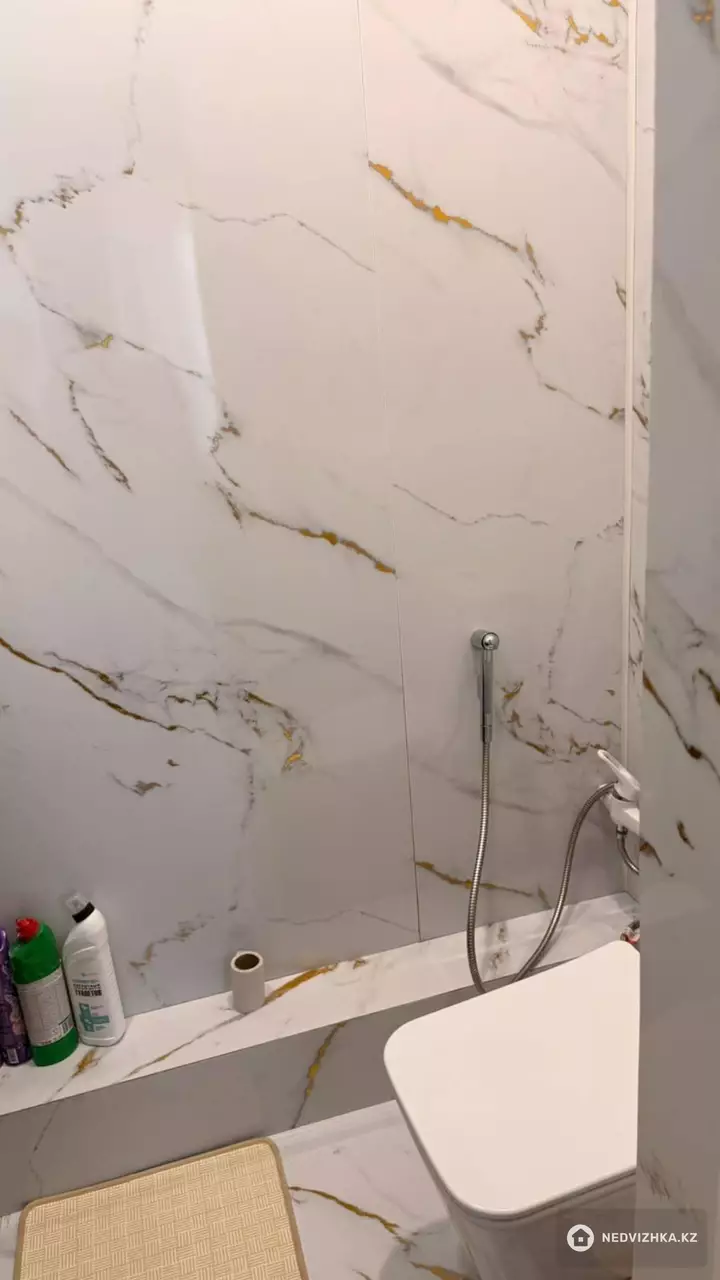 2-комнатная квартира, этаж 3 из 5, 75 м², фотография 2