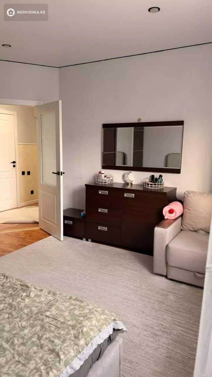 2-комнатная квартира, этаж 3 из 5, 75 м², фотография 5