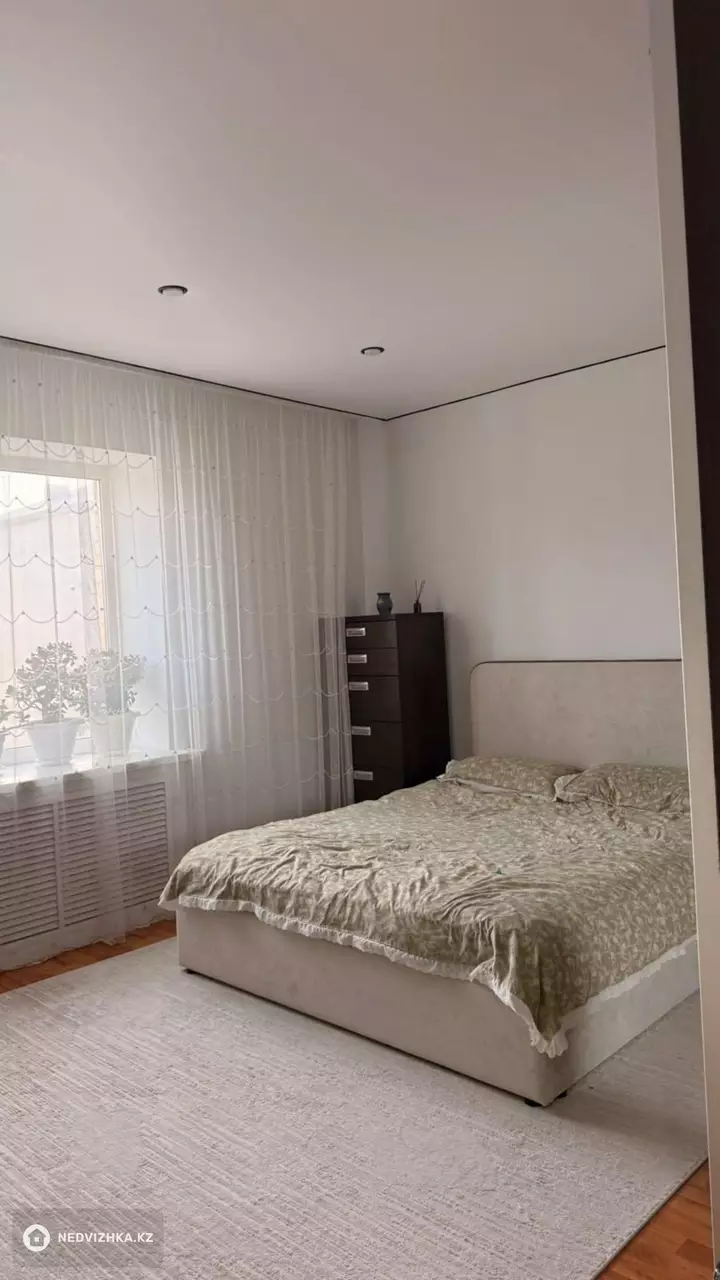 2-комнатная квартира, этаж 3 из 5, 75 м², фотография 3