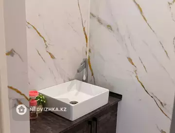 2-комнатная квартира, этаж 3 из 5, 75 м², миниатюра 1
