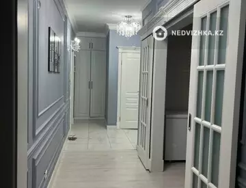 5-комнатная квартира, этаж 12 из 12, 200 м²