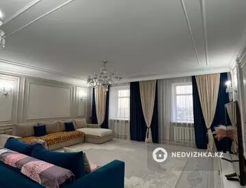 5-комнатная квартира, этаж 12 из 12, 200 м²