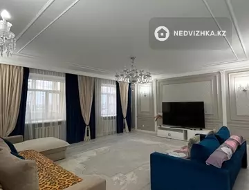 5-комнатная квартира, этаж 12 из 12, 200 м²