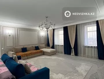 5-комнатная квартира, этаж 12 из 12, 200 м²
