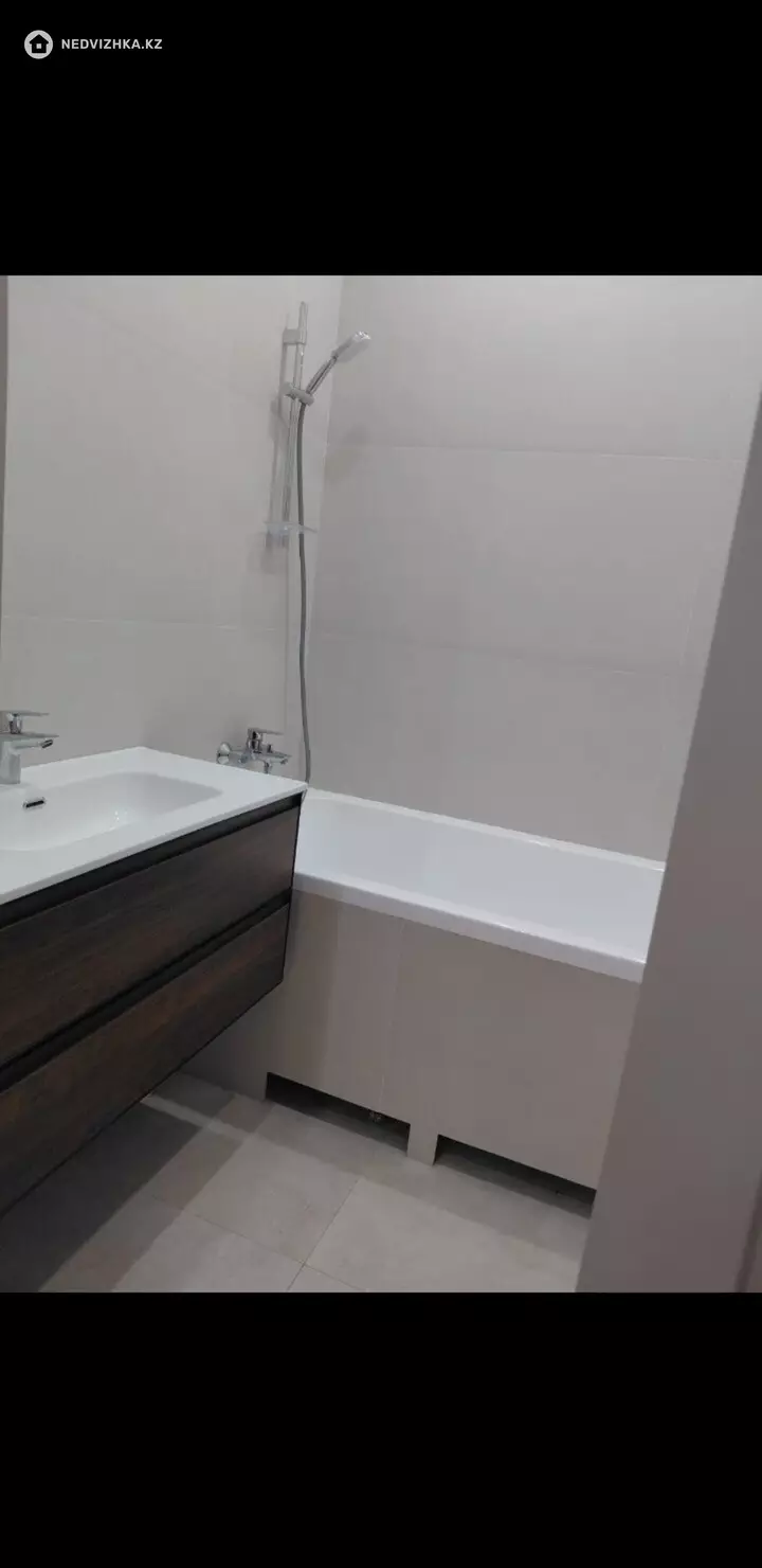 3-комнатная квартира, этаж 9 из 10, 101 м², фотография 2
